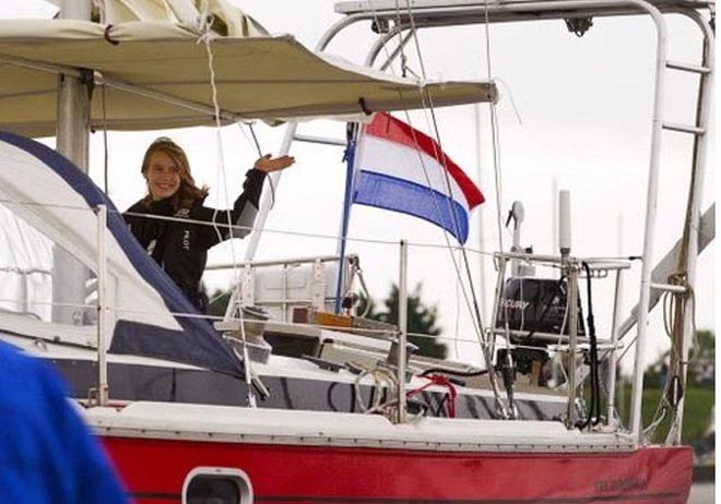 Laura waving goodbye at the start of her journey showing Dutch flag ©  SW